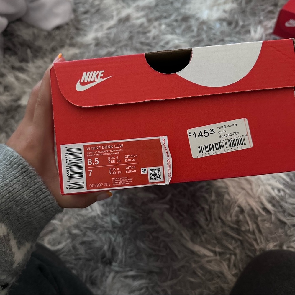 Nike Dunks - Picture 7 of 8